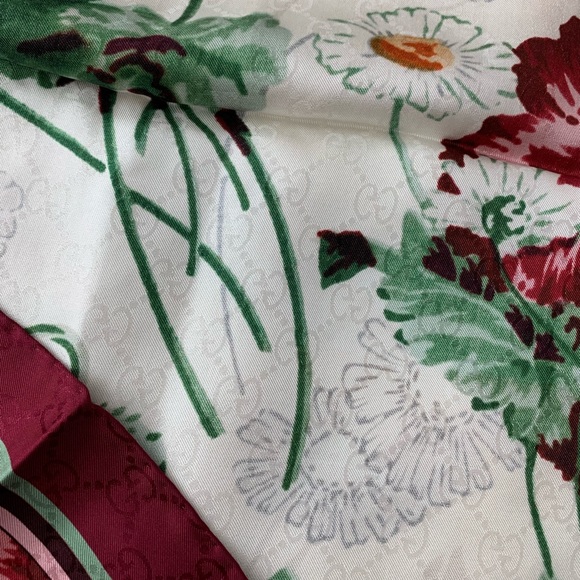 NWT Authentic Gucci Floral Deep Love Silk Scarf - Picture 7 of 11